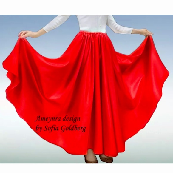 Red Satin Skirt Full-Circle 360' Ameynra design. New - Picture 1 of 1